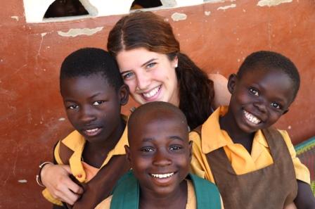 Lena mit Kindern in Namoo